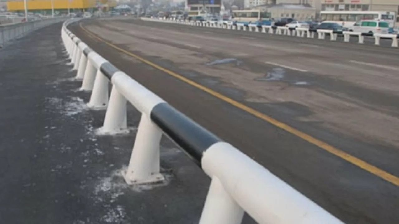 Движение по "горбатому мосту" в Астане будет перекрыто из-за аварийности