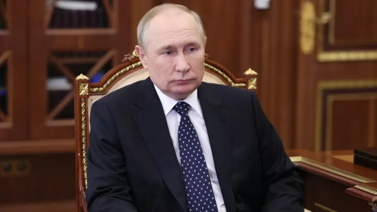 Путин поручил прекратить огонь в Украине