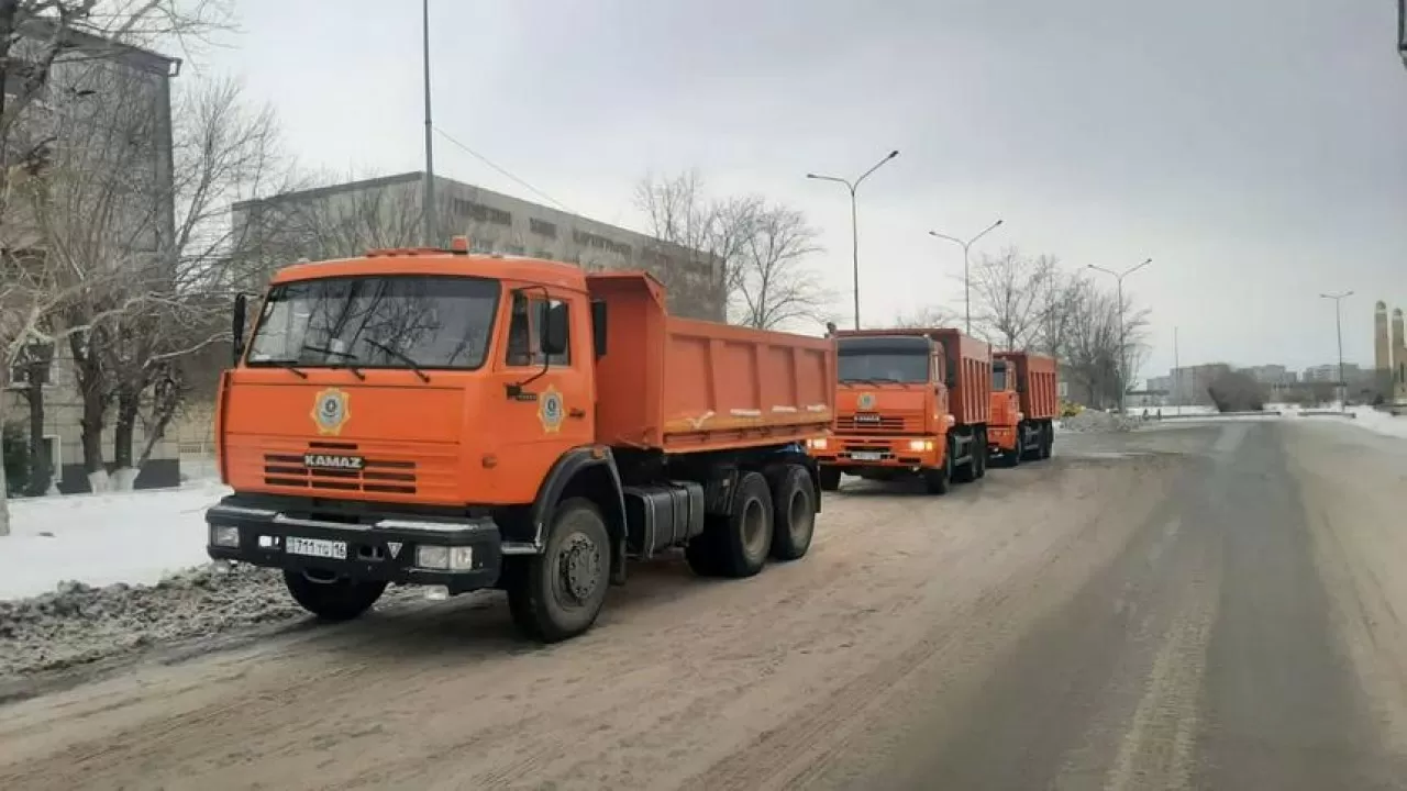 Семейде әскери бөлім қызметшілері қар шығаруға жұмылдырылды