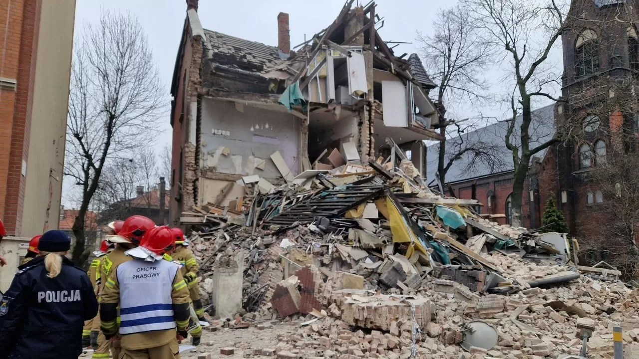 Двое погибли при обрушении дома в Польше