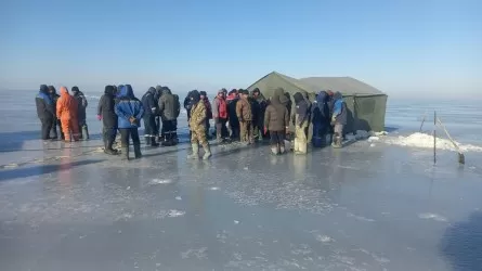 В Кызылординской области под лед провалилась машина и водитель