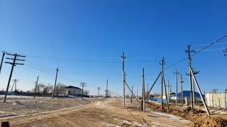 Атырау облысының елді мекендерінде электр желілері жаңартылып жатыр