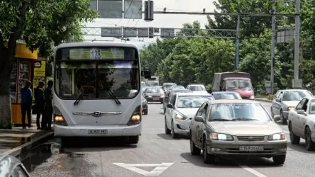 Алматыда Абай даңғылы бойындағы қоғамдық көліктерге арналған жолақ ұзатылады