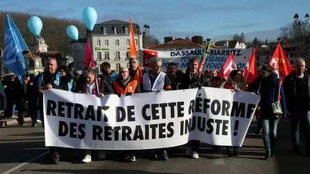 По всей Франции протестуют против пенсионной реформы