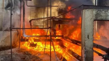 Пожар произошел на территории предприятия в Атырау