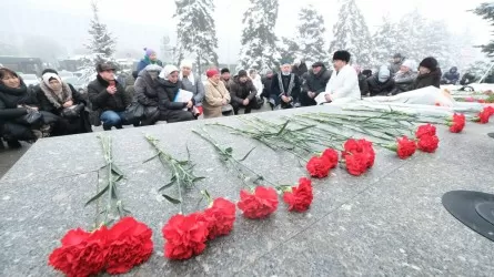 Трагический январь: алматинцы возложили цветы к мемориалу "Тағзым"