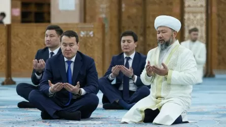 Смаилов совершил молитву в память о жертвах января