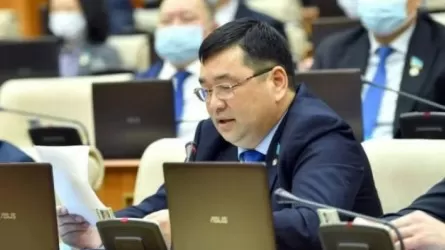 Азамат Әбілдаев депутаттық мандатынан айырылды 