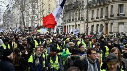 Более миллиона французов вышли на протесты против пенсионной реформы