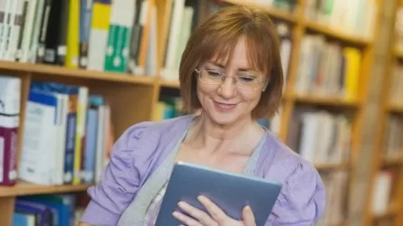 Библиотекари, лесники и бухгалтеры начнут получать больше в Казахстане