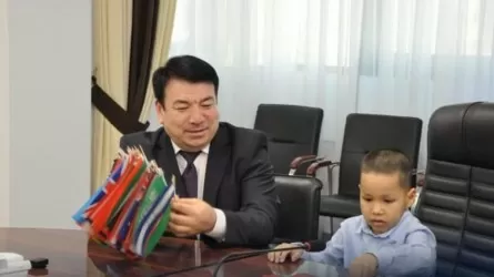 Оқу-ағарту министрі Ғани Бейсембаев 6 жасар вундеркиндпен кездесті