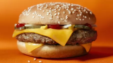 McDonald's собирается покинуть Казахстан из-за проблем с поставками мяса из России – СМИ  
