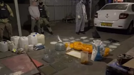 Алматы полициясы арнайы зертханадан 100 келі синтетикалық есірткі тәркіледі