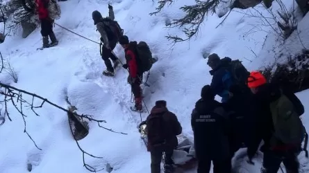 Женщина пострадала из-за лавины в горах Алматы
