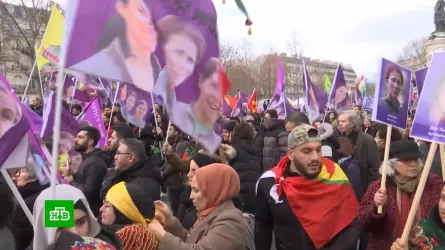 Тысячи курдов вышли на акцию в память об убийствах в Париже