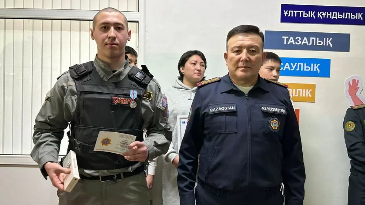 Өрт кезінде ерлік көрсеткен Қарағандының үш тұрғыны марапатталды