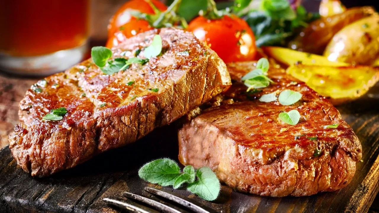 Bloomberg из-за роста цен на говядину назвал стейки роскошью  