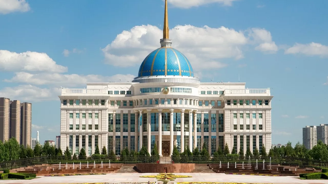 Ряд казахстанцев получили государственные награды в преддверии Дня республики 