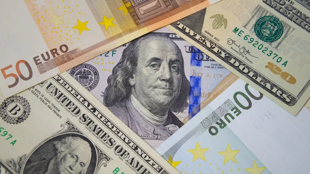 Казахстанцы потеряли интерес к доллару, евро и рублю? 