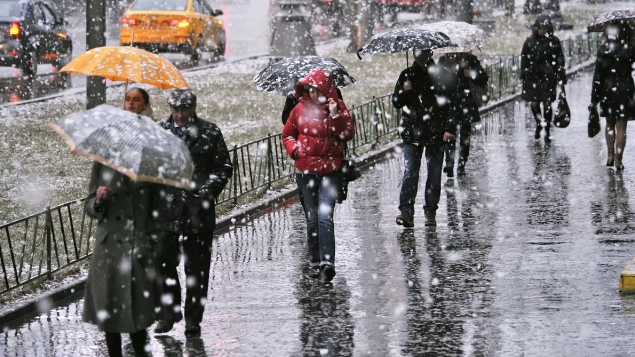 Снег с дождем и гололед ожидаются в Казахстане