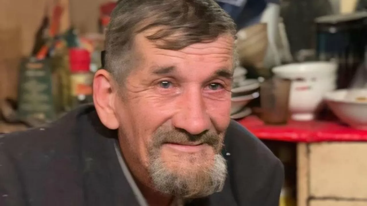 Павлодарские волонтеры собрали более 400 тыс. тенге пенсионеру
