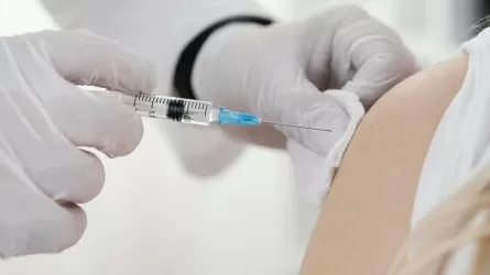 ВОЗ призвала вакцинироваться из-за угрозы COVID-19 и гриппа