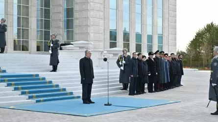 Президент РК принял участие в церемонии поднятия Государственного флага