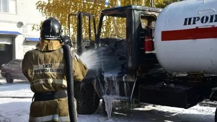 6-метровое пламя потушили пожарные на АГЗС Петропавловска