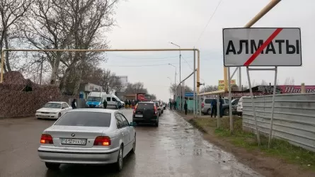 Алматинцам сообщили об ограничении движения по Бурундайскому шоссе
