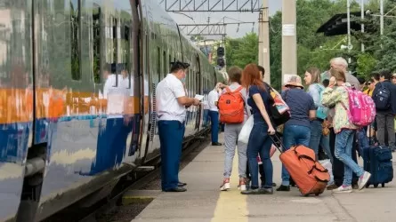 Казахстанцам стало еще дороже путешествовать на поезде: цены вновь подросли 