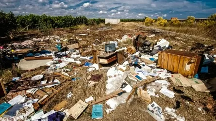 На незаконном выгрузе мусора в Астане поймали 390 нарушителей за два дня