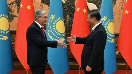 Казахстан и Китай подписали соглашения о развитии Транскаспийского международного транспортного маршрута