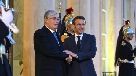 Франция президенті Астанаға неге бет бұрды? 