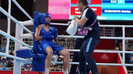 Три нокдауна и поражение на Азиаде у казахстанской боксерши