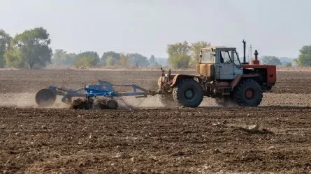Аграриям в Казахстане разрешили приобретать технику с отсрочкой аванса
