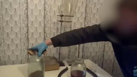Закладчик в Акмолинский области "повысился" и сам стал производить наркотики