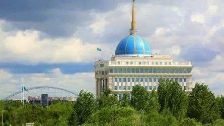 Макрон и Орбан собираются посетить Казахстан