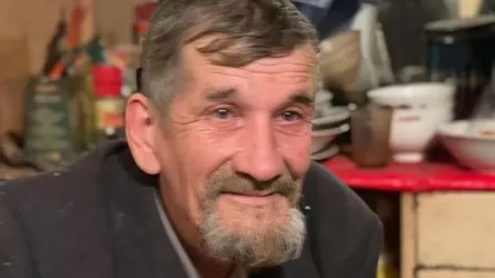 Павлодарские волонтеры собрали более 400 тыс. тенге пенсионеру