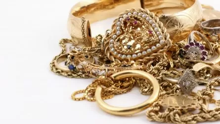 Контрабандистка пыталась ввезти в Казахстан ювелирные украшения на 57 млн тенге