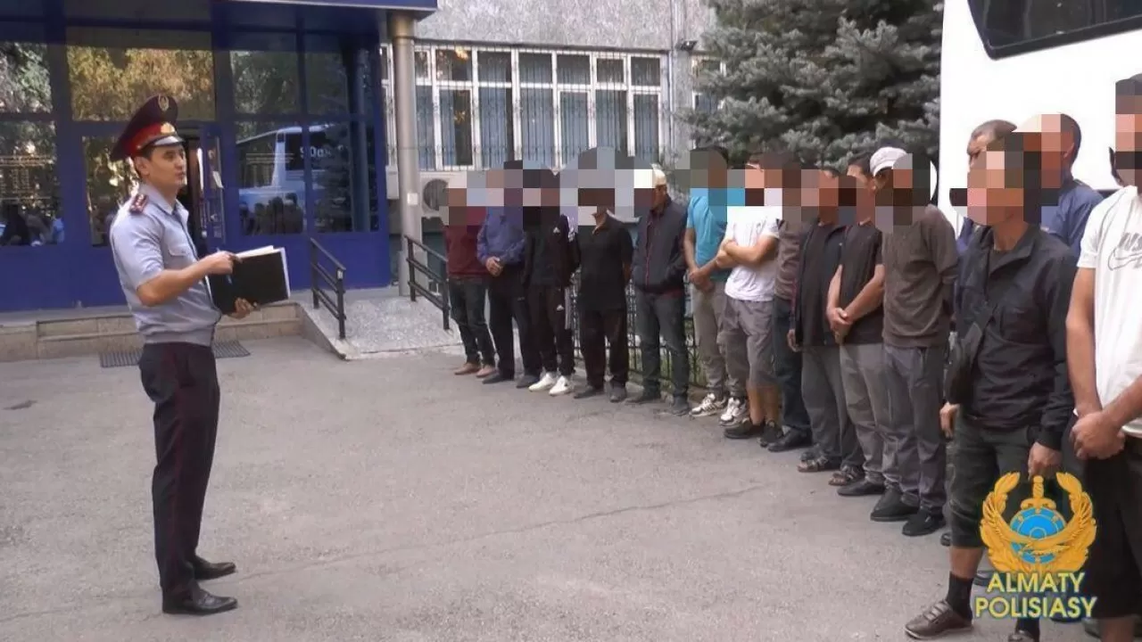 В Алматы выявили десятки нарушителей миграционного законодательства