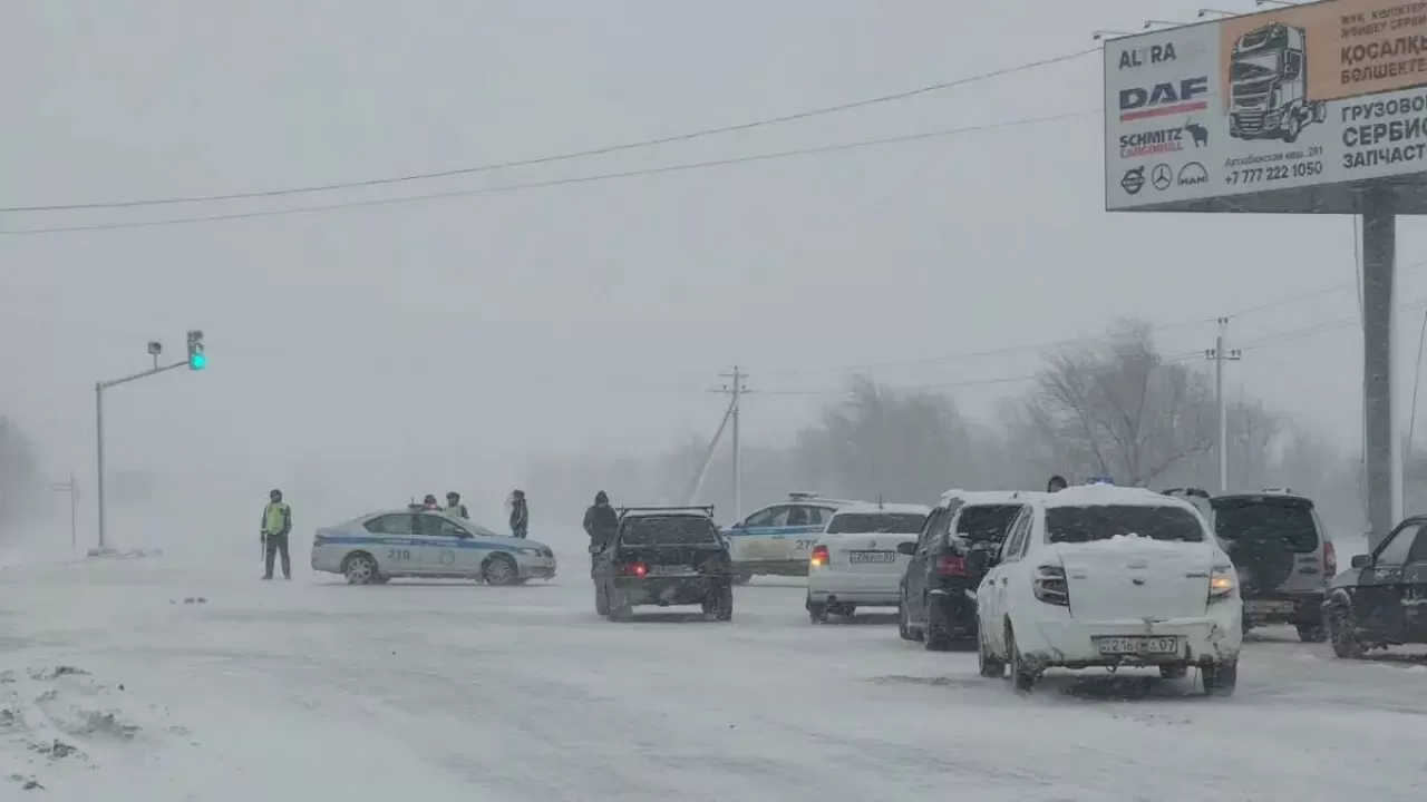 БҚО-да боран салдарынан электр желілері үзіліп, жолдар жабылды