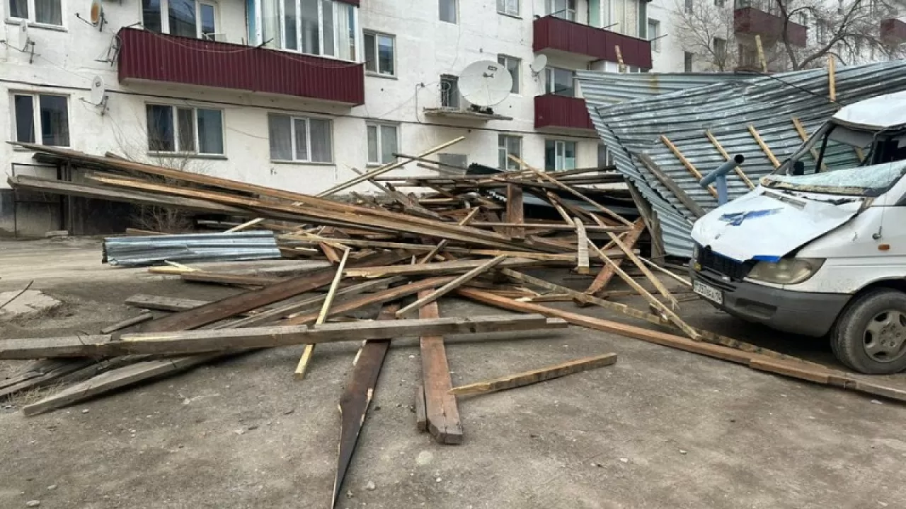 В Павлодаре после шторма восстановительные работы начали на 16 соцобъектах