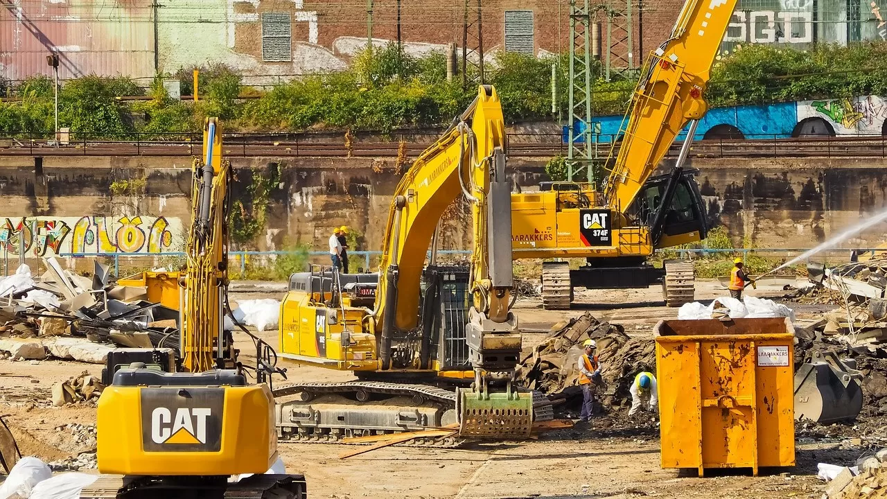 В Актау снесли незаконно построенные здания