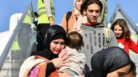 Газа секторынан эвакуацияланған қазақстандықтар Алматыға ұшып келді 
