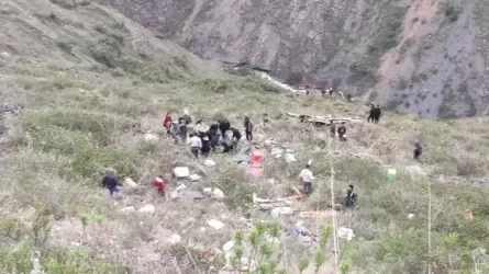 20 человек погибли в результате падения автобуса с обрыва в Перу