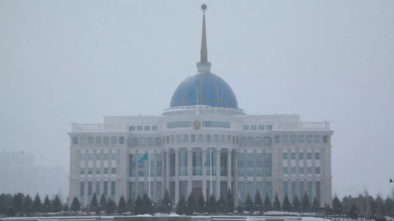 Тоқаев БАӘ-нің Қазақстандағы елшісін II дәрежелі "Достық" орденімен марапаттады