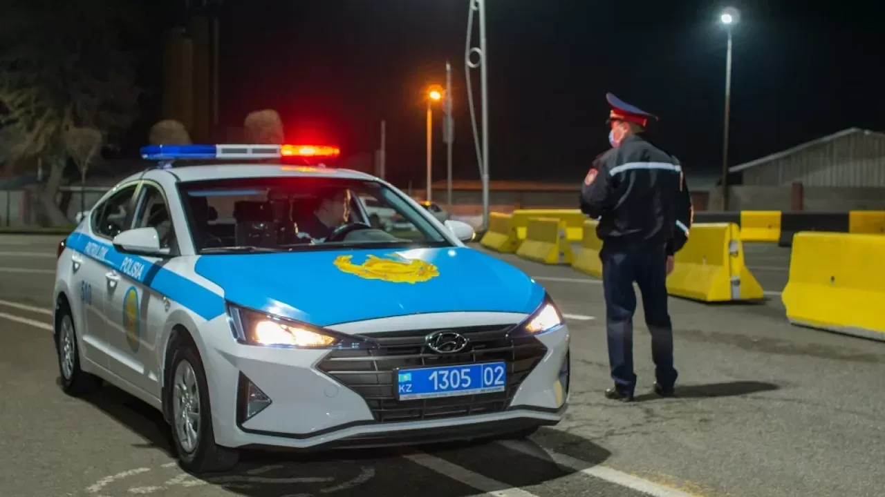 В Павлодаре полицейские помогли довезти задыхающегося ребенка в больницу