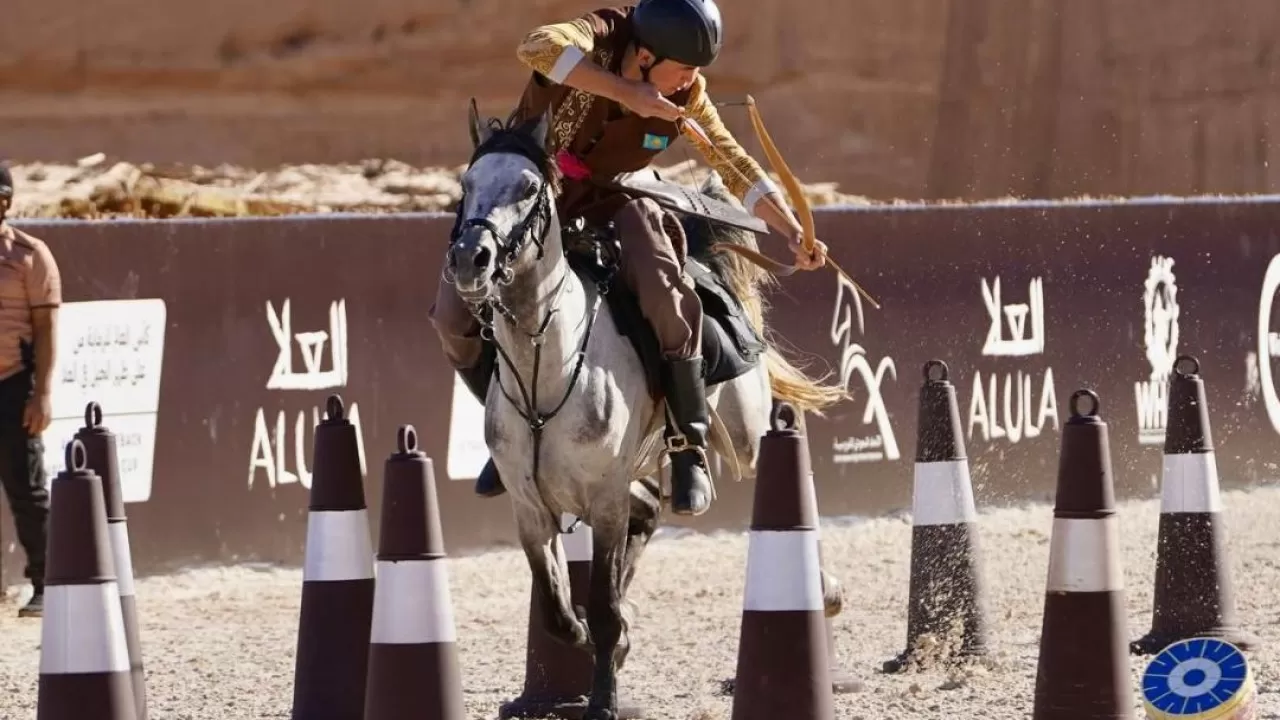 Сборная Казахстана заняла второе место на Кубке мира по конной стрельбе из лука