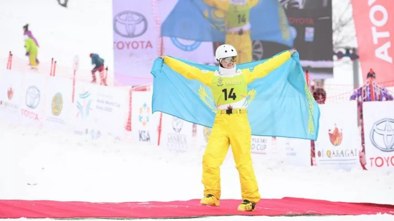 Этап Кубка мира по фристайл-акробатике: казахстанка завоевала бронзу  