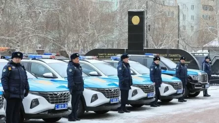 Ақтөбеде полицейлерге жаңа автокөліктердің кілттері табысталды 